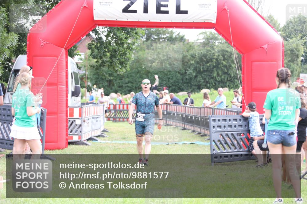 21.06.2026 - 29. Vierlanden-Triathlon Andreas Tolksdorf http://msf.ph/oto/9881577 21.06.2026 11:21:28 Ziel 411, 439, 411, 439 meine-sportfotos.de