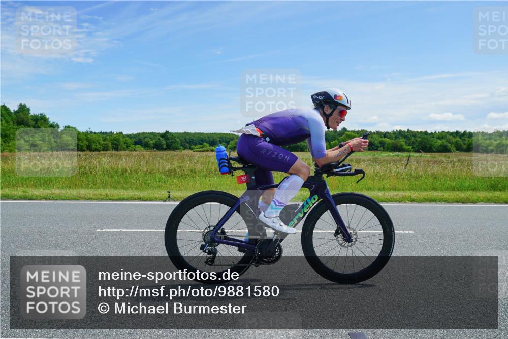 21.06.2026 - Viking Triathlon Michael Burmester http://msf.ph/oto/9881580 21.06.2026 13:00:07 Radfahren 185, 351, 378 meine-sportfotos.de