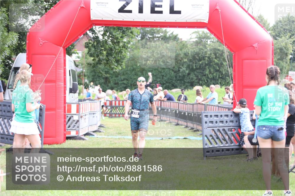 21.06.2026 - 29. Vierlanden-Triathlon Andreas Tolksdorf http://msf.ph/oto/9881586 21.06.2026 11:21:28 Ziel 411, 439, 411, 439 meine-sportfotos.de
