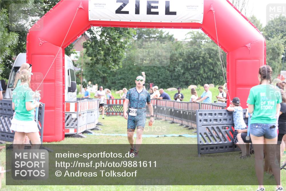 21.06.2026 - 29. Vierlanden-Triathlon Andreas Tolksdorf http://msf.ph/oto/9881611 21.06.2026 11:21:28 Ziel 411, 439, 411, 439 meine-sportfotos.de
