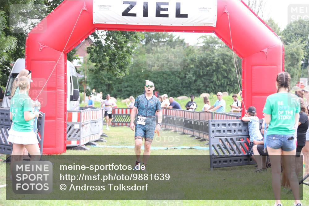21.06.2026 - 29. Vierlanden-Triathlon Andreas Tolksdorf http://msf.ph/oto/9881639 21.06.2026 11:21:28 Ziel 411, 439, 411, 439 meine-sportfotos.de