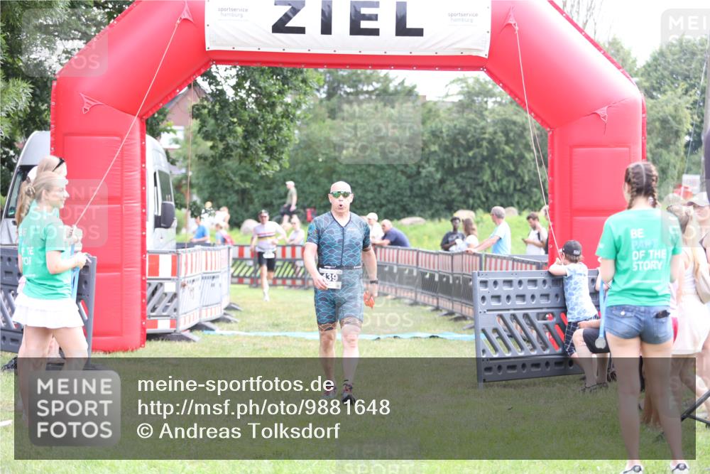 21.06.2026 - 29. Vierlanden-Triathlon Andreas Tolksdorf http://msf.ph/oto/9881648 21.06.2026 11:21:29 Ziel 411, 439, 411, 439 meine-sportfotos.de