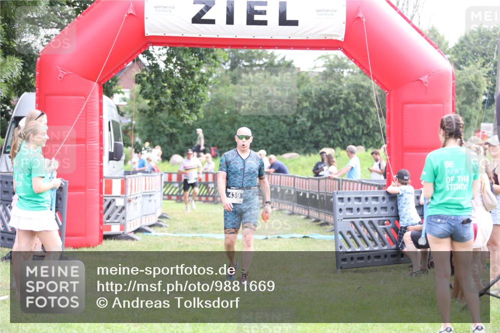 21.06.2026 - 29. Vierlanden-Triathlon Andreas Tolksdorf http://msf.ph/oto/9881669 21.06.2026 11:21:29 Ziel 411, 439, 411, 439 meine-sportfotos.de