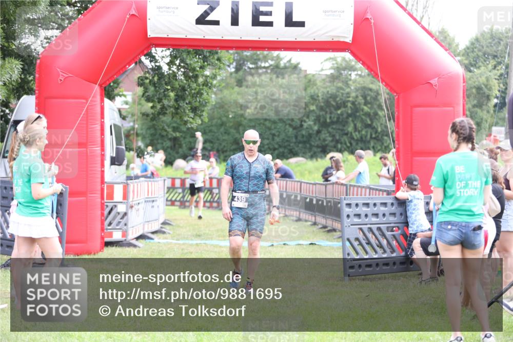 21.06.2026 - 29. Vierlanden-Triathlon Andreas Tolksdorf http://msf.ph/oto/9881695 21.06.2026 11:21:29 Ziel 411, 439, 411, 439 meine-sportfotos.de