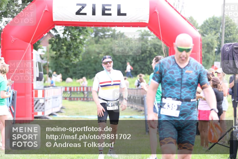 21.06.2026 - 29. Vierlanden-Triathlon Andreas Tolksdorf http://msf.ph/oto/9881702 21.06.2026 11:21:40 Ziel  meine-sportfotos.de