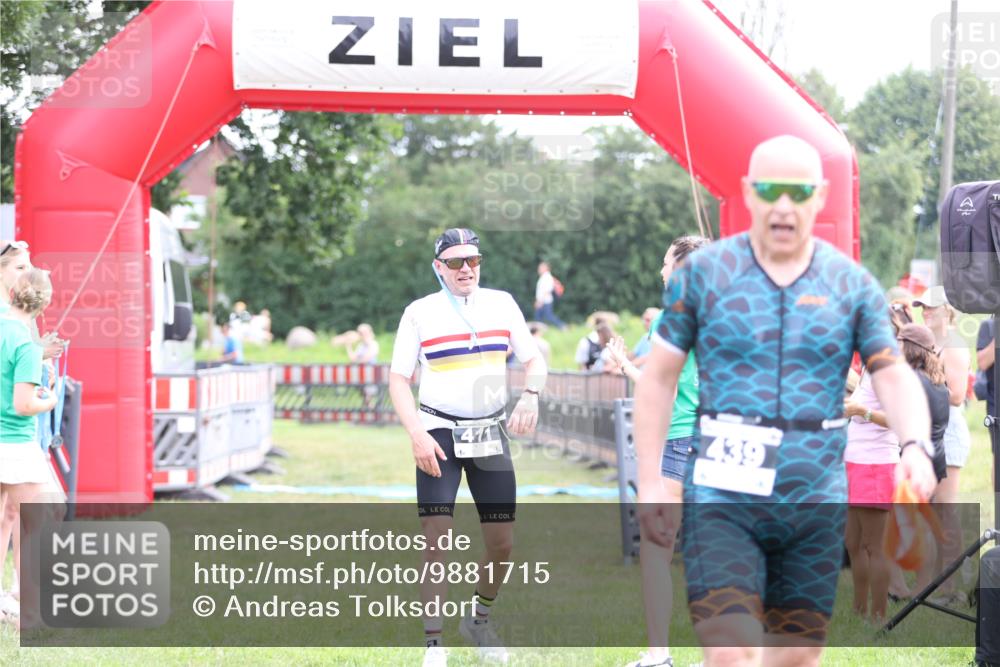 21.06.2026 - 29. Vierlanden-Triathlon Andreas Tolksdorf http://msf.ph/oto/9881715 21.06.2026 11:21:40 Ziel  meine-sportfotos.de