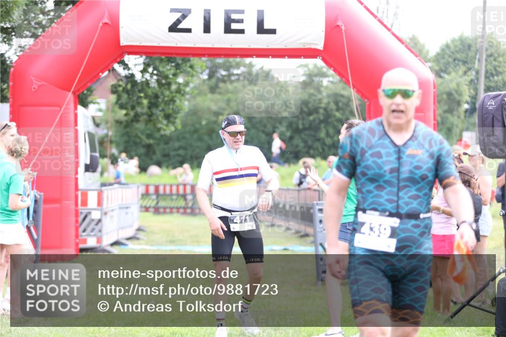 21.06.2026 - 29. Vierlanden-Triathlon Andreas Tolksdorf http://msf.ph/oto/9881723 21.06.2026 11:21:40 Ziel  meine-sportfotos.de
