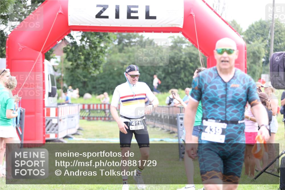 21.06.2026 - 29. Vierlanden-Triathlon Andreas Tolksdorf http://msf.ph/oto/9881729 21.06.2026 11:21:40 Ziel  meine-sportfotos.de