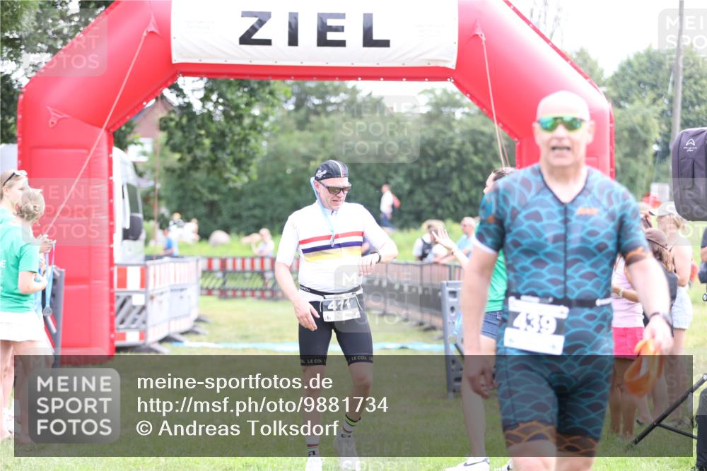 21.06.2026 - 29. Vierlanden-Triathlon Andreas Tolksdorf http://msf.ph/oto/9881734 21.06.2026 11:21:40 Ziel  meine-sportfotos.de