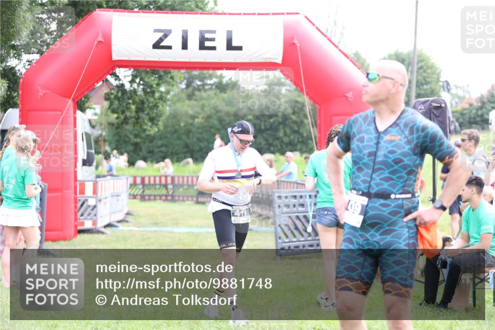 21.06.2026 - 29. Vierlanden-Triathlon Andreas Tolksdorf http://msf.ph/oto/9881748 21.06.2026 11:21:41 Ziel  meine-sportfotos.de