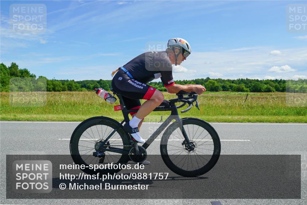 21.06.2026 - Viking Triathlon Michael Burmester http://msf.ph/oto/9881757 21.06.2026 13:03:52 Radfahren 40, 61, 117, 209, 566, 609 meine-sportfotos.de