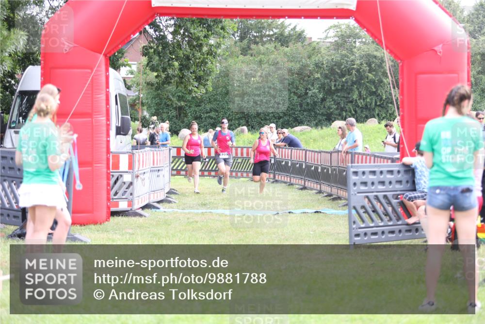 21.06.2026 - 29. Vierlanden-Triathlon Andreas Tolksdorf http://msf.ph/oto/9881788 21.06.2026 11:22:03 Ziel 417, 445, 620, 417, 445, 620 meine-sportfotos.de
