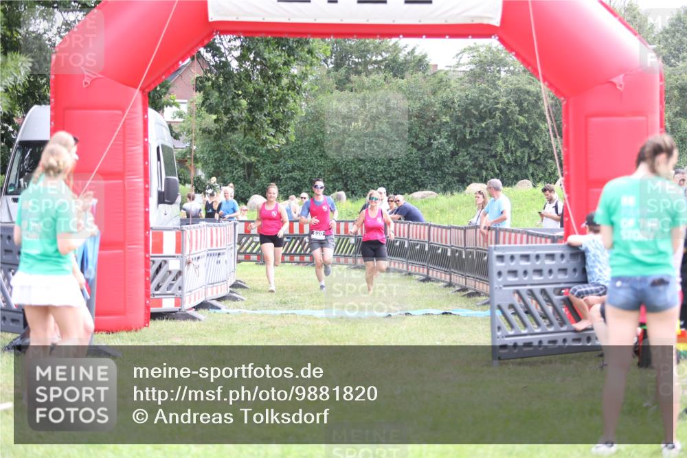 21.06.2026 - 29. Vierlanden-Triathlon Andreas Tolksdorf http://msf.ph/oto/9881820 21.06.2026 11:22:03 Ziel 417, 445, 620, 417, 445, 620 meine-sportfotos.de