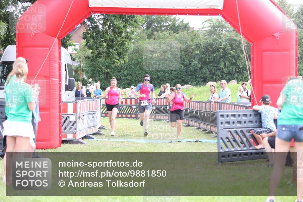 21.06.2026 - 29. Vierlanden-Triathlon Andreas Tolksdorf http://msf.ph/oto/9881850 21.06.2026 11:22:04 Ziel 417, 445, 620, 417, 445, 620 meine-sportfotos.de