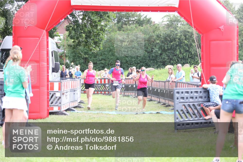 21.06.2026 - 29. Vierlanden-Triathlon Andreas Tolksdorf http://msf.ph/oto/9881856 21.06.2026 11:22:04 Ziel 417, 445, 620, 417, 445, 620 meine-sportfotos.de