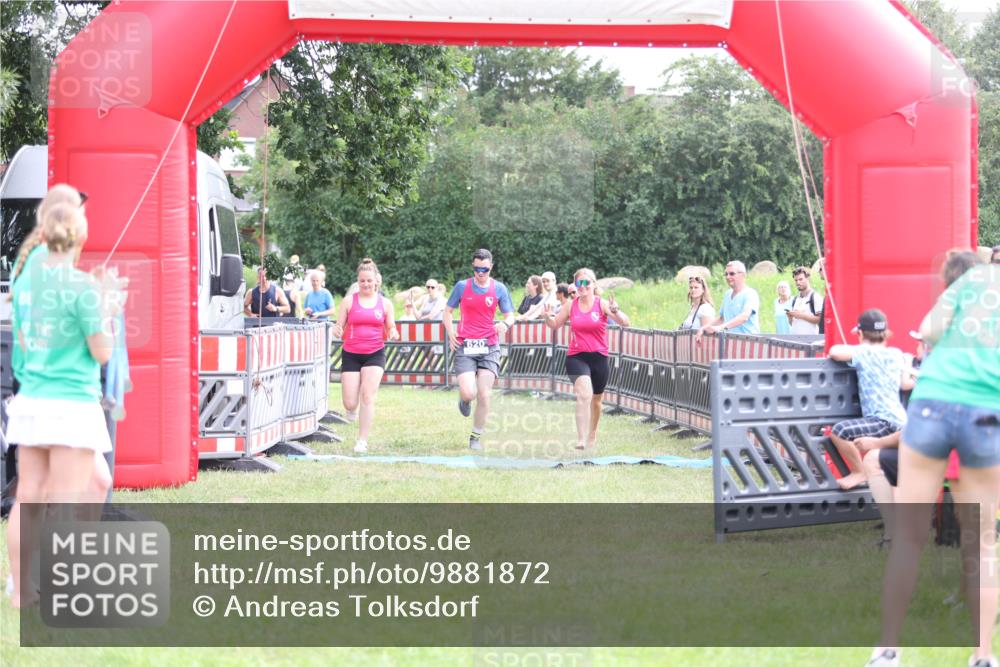 21.06.2026 - 29. Vierlanden-Triathlon Andreas Tolksdorf http://msf.ph/oto/9881872 21.06.2026 11:22:04 Ziel 417, 445, 620, 417, 445, 620 meine-sportfotos.de