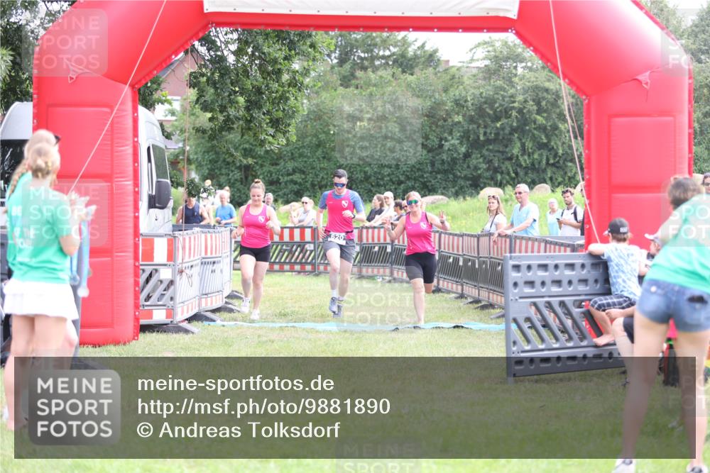 21.06.2026 - 29. Vierlanden-Triathlon Andreas Tolksdorf http://msf.ph/oto/9881890 21.06.2026 11:22:04 Ziel 417, 445, 620, 417, 445, 620 meine-sportfotos.de