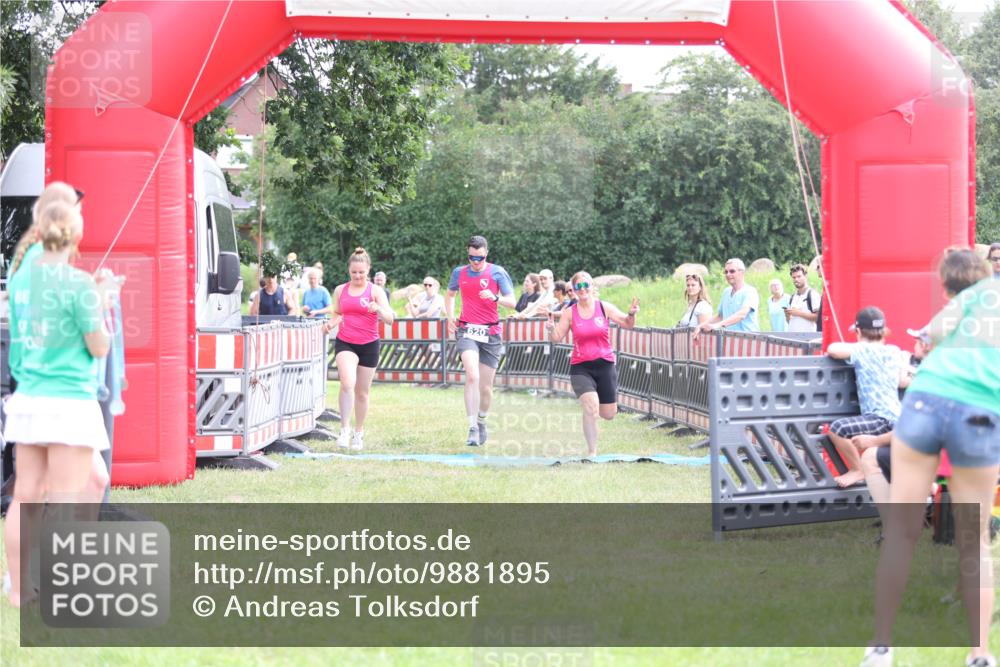 21.06.2026 - 29. Vierlanden-Triathlon Andreas Tolksdorf http://msf.ph/oto/9881895 21.06.2026 11:22:04 Ziel 417, 445, 620, 417, 445, 620 meine-sportfotos.de