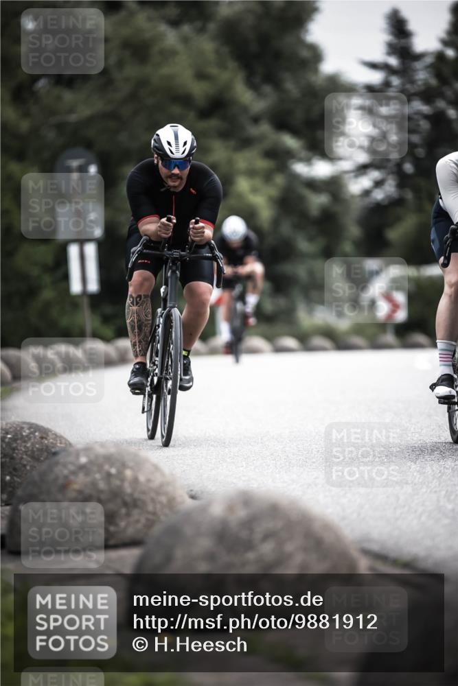 21.06.2026 - 29. Vierlanden-Triathlon H.Heesch http://msf.ph/oto/9881912 21.06.2026 10:32:35 Radfahren 12, 93, 217, 287, 299, 302, 324 meine-sportfotos.de