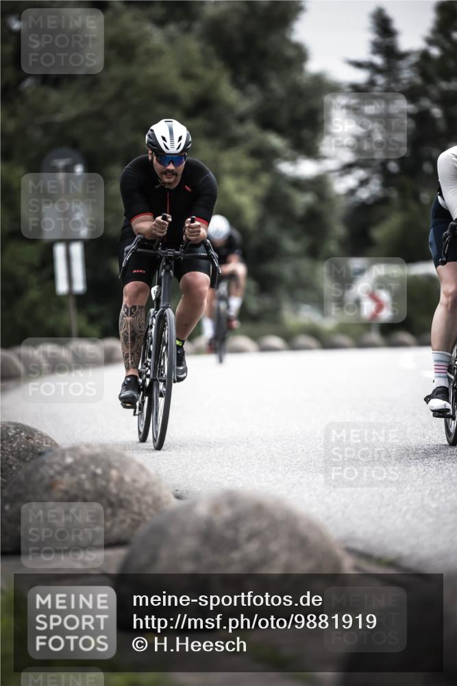 21.06.2026 - 29. Vierlanden-Triathlon H.Heesch http://msf.ph/oto/9881919 21.06.2026 10:32:35 Radfahren 12, 93, 217, 287, 299, 302, 324 meine-sportfotos.de