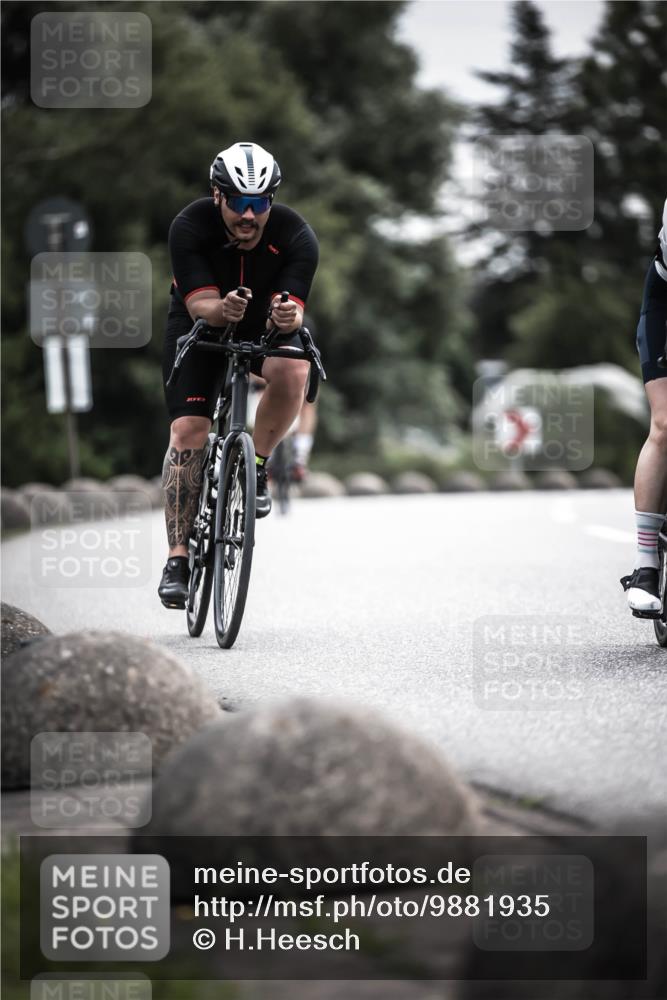 21.06.2026 - 29. Vierlanden-Triathlon H.Heesch http://msf.ph/oto/9881935 21.06.2026 10:32:35 Radfahren 12, 93, 217, 287, 299, 302, 324 meine-sportfotos.de