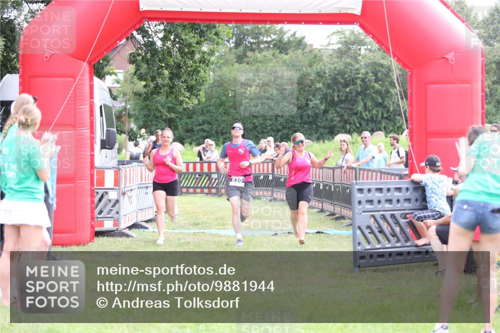 21.06.2026 - 29. Vierlanden-Triathlon Andreas Tolksdorf http://msf.ph/oto/9881944 21.06.2026 11:22:05 Ziel 417, 445, 620, 417, 445, 620 meine-sportfotos.de