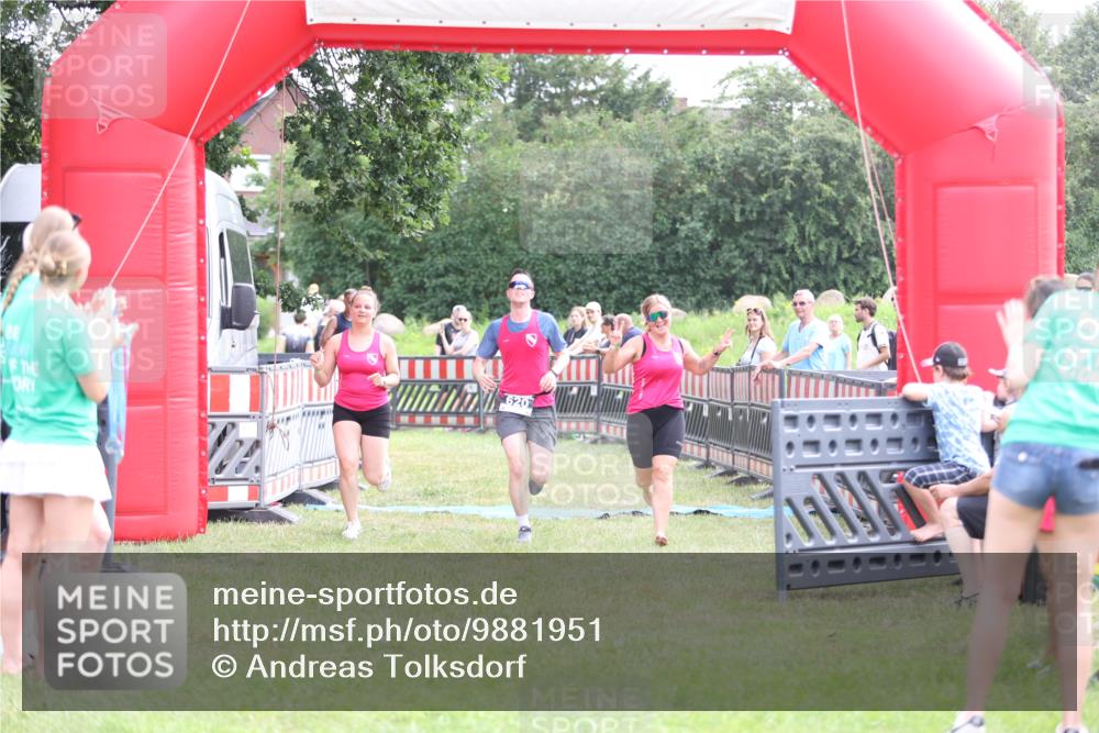 21.06.2026 - 29. Vierlanden-Triathlon Andreas Tolksdorf http://msf.ph/oto/9881951 21.06.2026 11:22:05 Ziel 417, 445, 620, 417, 445, 620 meine-sportfotos.de