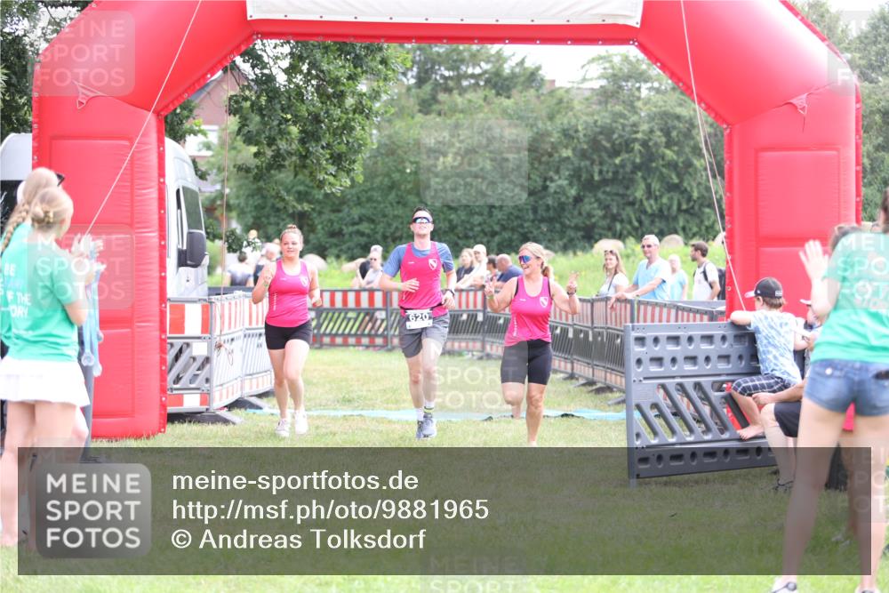 21.06.2026 - 29. Vierlanden-Triathlon Andreas Tolksdorf http://msf.ph/oto/9881965 21.06.2026 11:22:05 Ziel 417, 445, 620, 417, 445, 620 meine-sportfotos.de