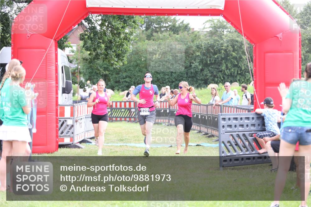 21.06.2026 - 29. Vierlanden-Triathlon Andreas Tolksdorf http://msf.ph/oto/9881973 21.06.2026 11:22:05 Ziel 417, 445, 620, 417, 445, 620 meine-sportfotos.de