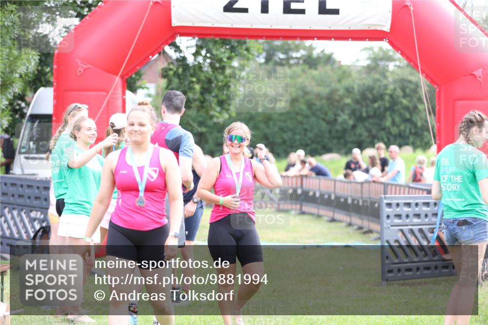 21.06.2026 - 29. Vierlanden-Triathlon Andreas Tolksdorf http://msf.ph/oto/9881994 21.06.2026 11:22:14 Ziel 417, 445, 417, 445 meine-sportfotos.de