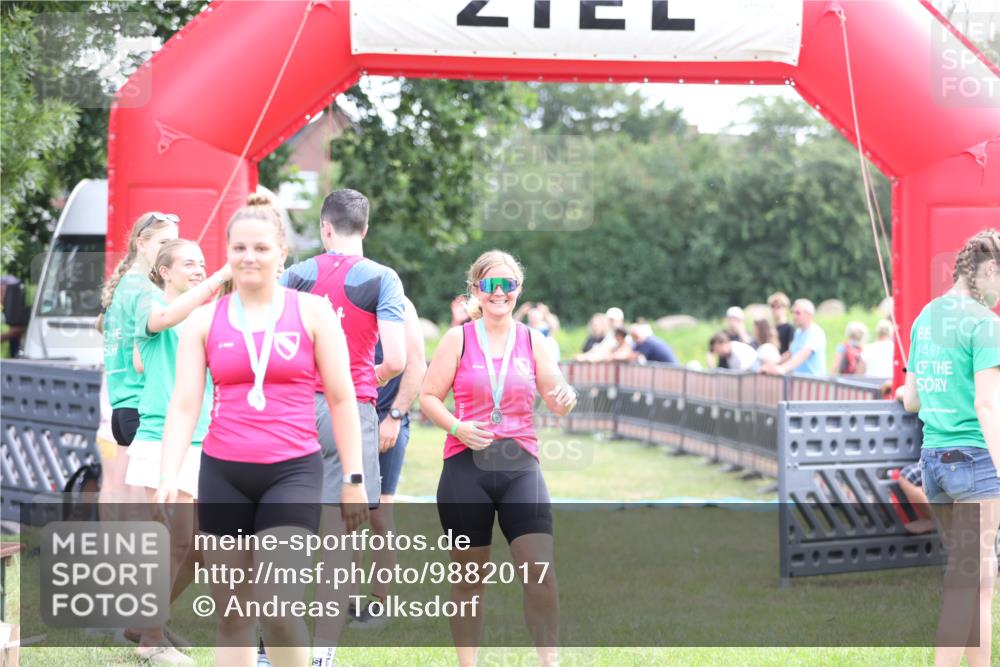 21.06.2026 - 29. Vierlanden-Triathlon Andreas Tolksdorf http://msf.ph/oto/9882017 21.06.2026 11:22:14 Ziel 417, 445, 417, 445 meine-sportfotos.de