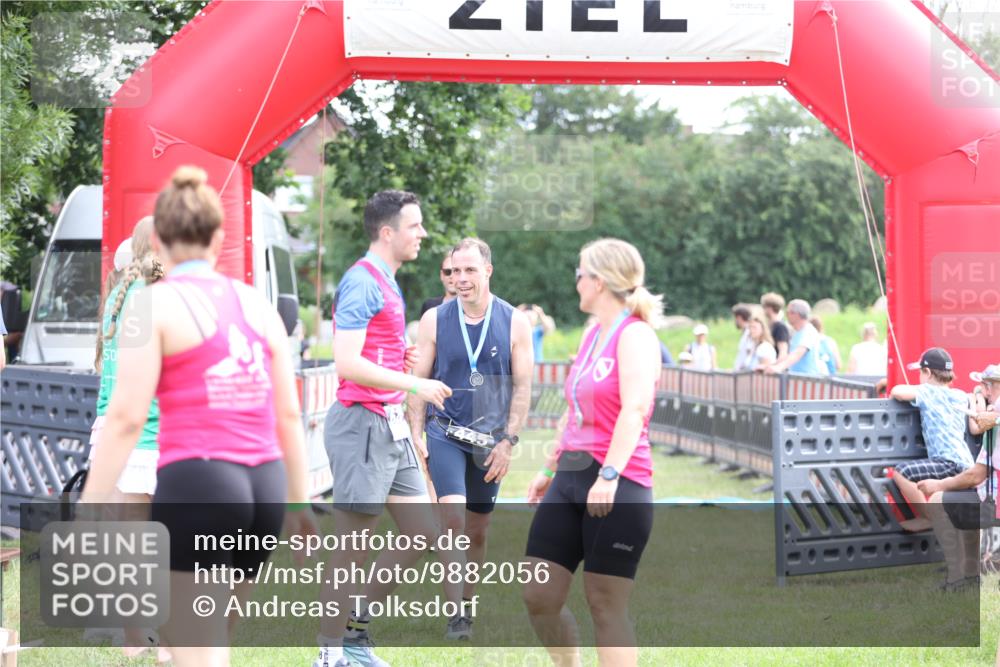 21.06.2026 - 29. Vierlanden-Triathlon Andreas Tolksdorf http://msf.ph/oto/9882056 21.06.2026 11:22:16 Ziel 220, 417, 220, 417 meine-sportfotos.de