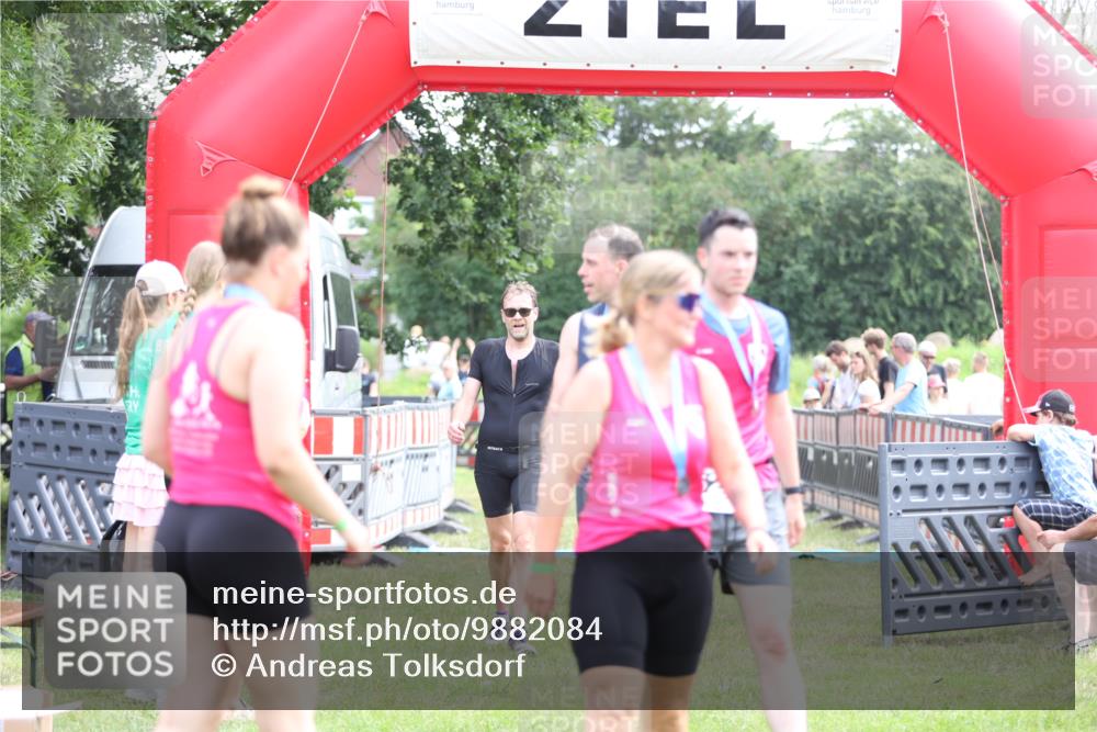 21.06.2026 - 29. Vierlanden-Triathlon Andreas Tolksdorf http://msf.ph/oto/9882084 21.06.2026 11:22:17 Ziel 220, 417, 220, 417 meine-sportfotos.de