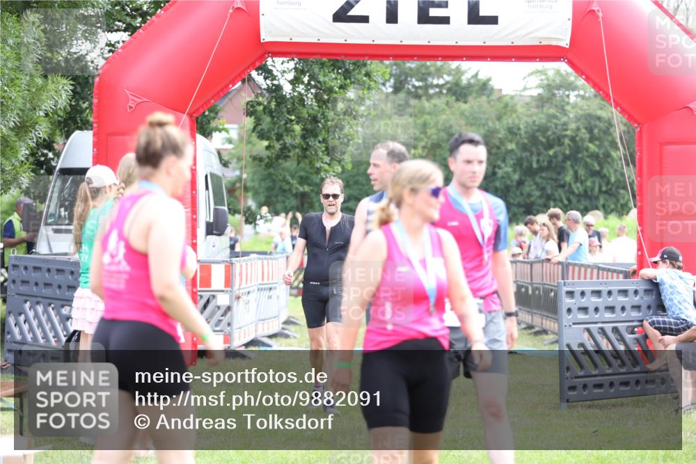 21.06.2026 - 29. Vierlanden-Triathlon Andreas Tolksdorf http://msf.ph/oto/9882091 21.06.2026 11:22:17 Ziel 220, 417, 220, 417 meine-sportfotos.de