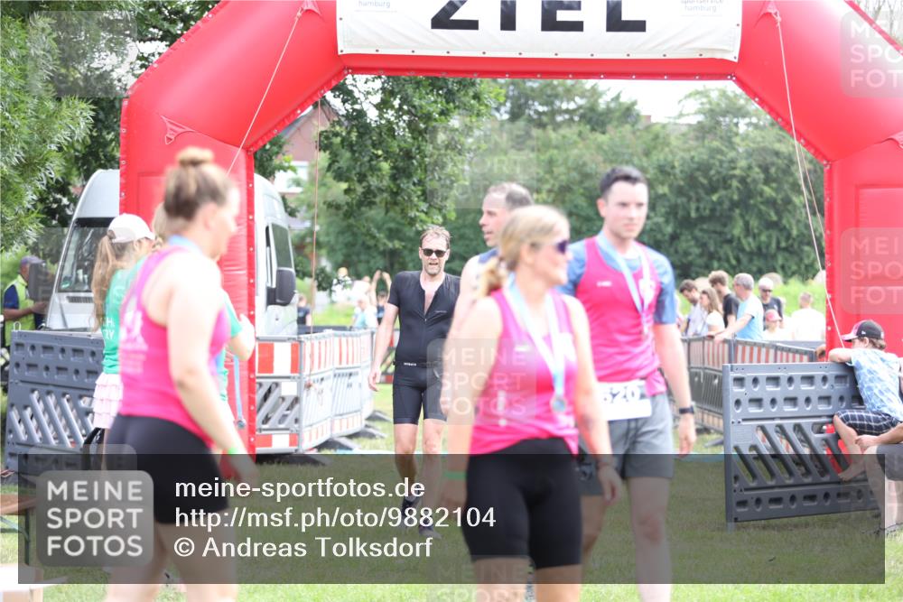 21.06.2026 - 29. Vierlanden-Triathlon Andreas Tolksdorf http://msf.ph/oto/9882104 21.06.2026 11:22:17 Ziel 220, 417, 220, 417 meine-sportfotos.de