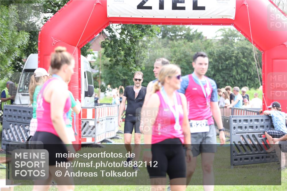 21.06.2026 - 29. Vierlanden-Triathlon Andreas Tolksdorf http://msf.ph/oto/9882112 21.06.2026 11:22:18 Ziel 220, 417, 220, 417 meine-sportfotos.de