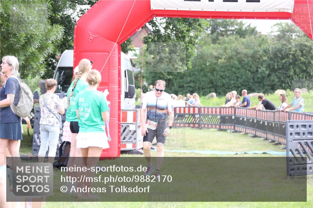 21.06.2026 - 29. Vierlanden-Triathlon Andreas Tolksdorf http://msf.ph/oto/9882170 21.06.2026 11:22:30 Ziel 220, 220 meine-sportfotos.de