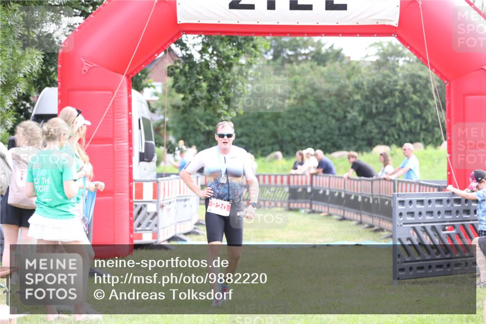 21.06.2026 - 29. Vierlanden-Triathlon Andreas Tolksdorf http://msf.ph/oto/9882220 21.06.2026 11:22:37 Ziel  meine-sportfotos.de