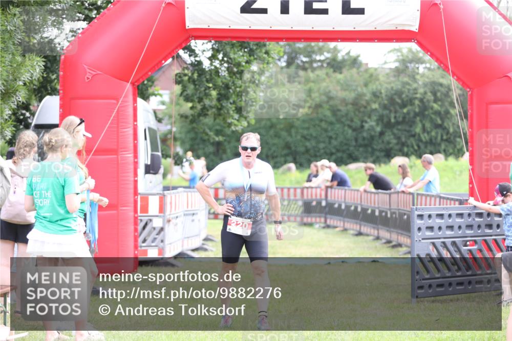 21.06.2026 - 29. Vierlanden-Triathlon Andreas Tolksdorf http://msf.ph/oto/9882276 21.06.2026 11:22:37 Ziel  meine-sportfotos.de