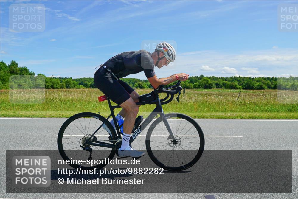 21.06.2026 - Viking Triathlon Michael Burmester http://msf.ph/oto/9882282 21.06.2026 13:12:44 Radfahren 52, 257, 473 meine-sportfotos.de