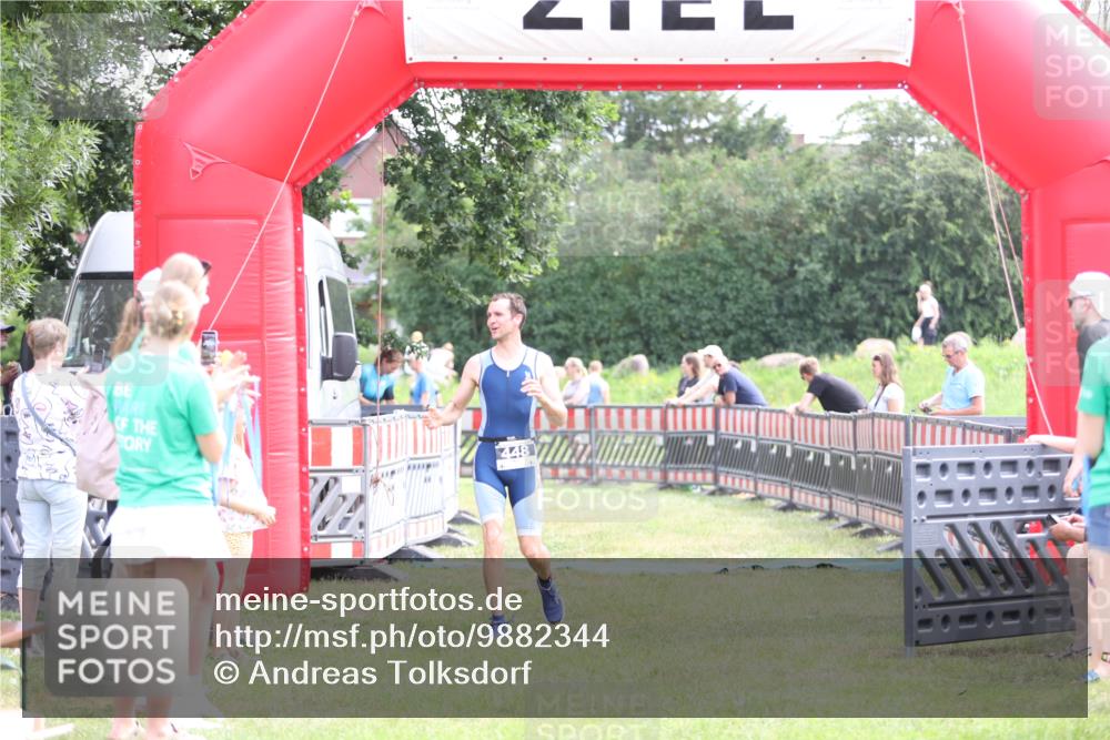 21.06.2026 - 29. Vierlanden-Triathlon Andreas Tolksdorf http://msf.ph/oto/9882344 21.06.2026 11:22:50 Ziel 448, 448 meine-sportfotos.de