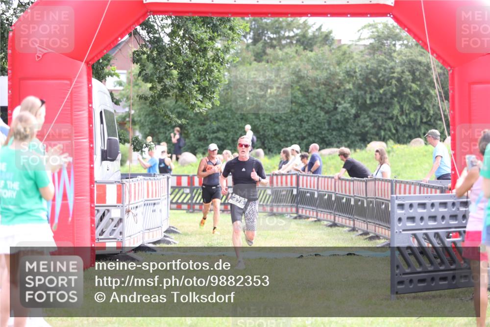 21.06.2026 - 29. Vierlanden-Triathlon Andreas Tolksdorf http://msf.ph/oto/9882353 21.06.2026 11:23:04 Ziel 443, 471, 475, 443, 471, 475 meine-sportfotos.de