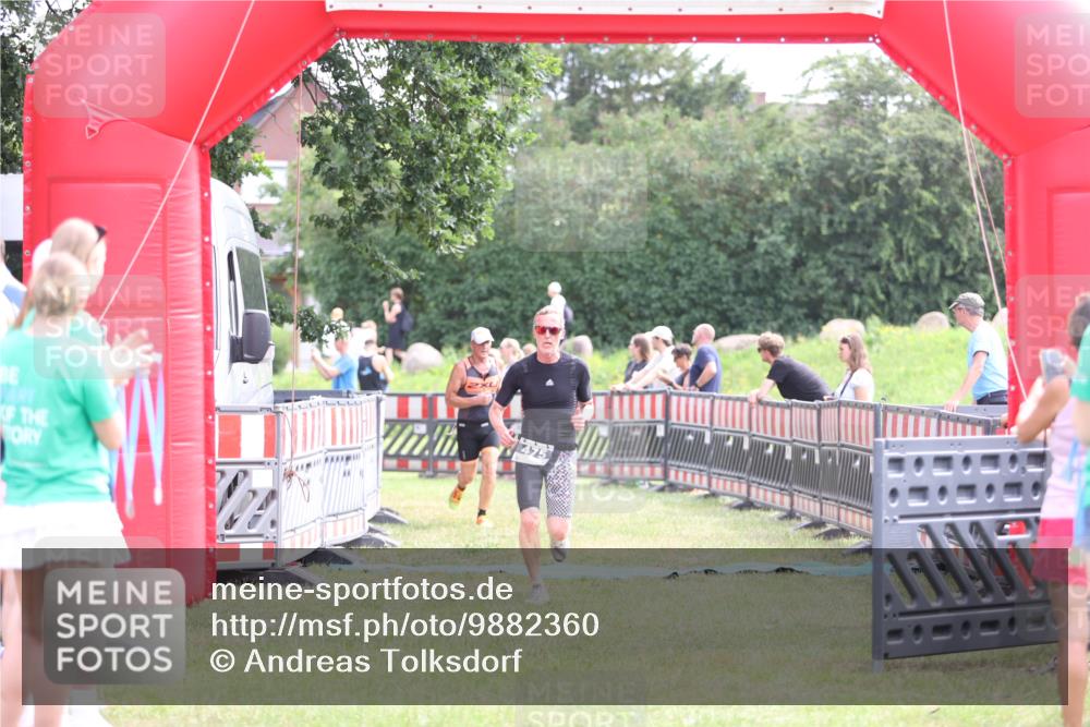 21.06.2026 - 29. Vierlanden-Triathlon Andreas Tolksdorf http://msf.ph/oto/9882360 21.06.2026 11:23:04 Ziel 443, 471, 475, 443, 471, 475 meine-sportfotos.de
