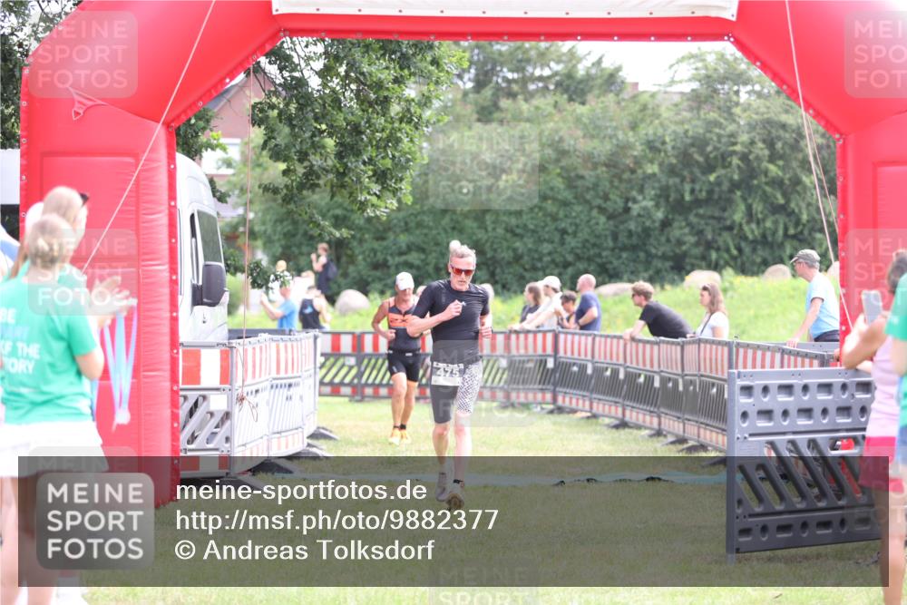 21.06.2026 - 29. Vierlanden-Triathlon Andreas Tolksdorf http://msf.ph/oto/9882377 21.06.2026 11:23:04 Ziel 443, 471, 475, 443, 471, 475 meine-sportfotos.de