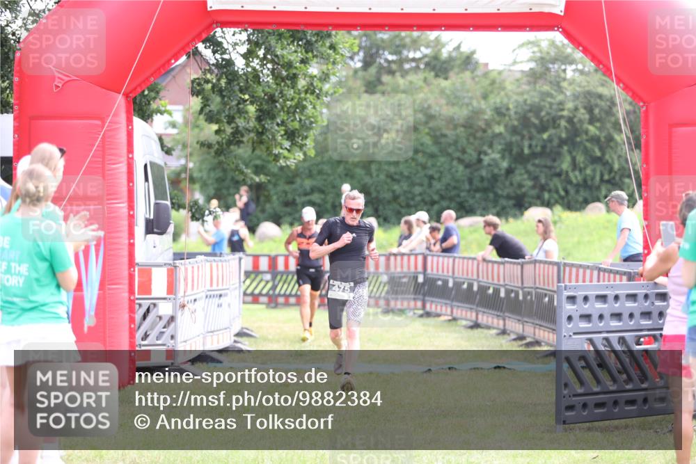 21.06.2026 - 29. Vierlanden-Triathlon Andreas Tolksdorf http://msf.ph/oto/9882384 21.06.2026 11:23:04 Ziel 443, 471, 475, 443, 471, 475 meine-sportfotos.de