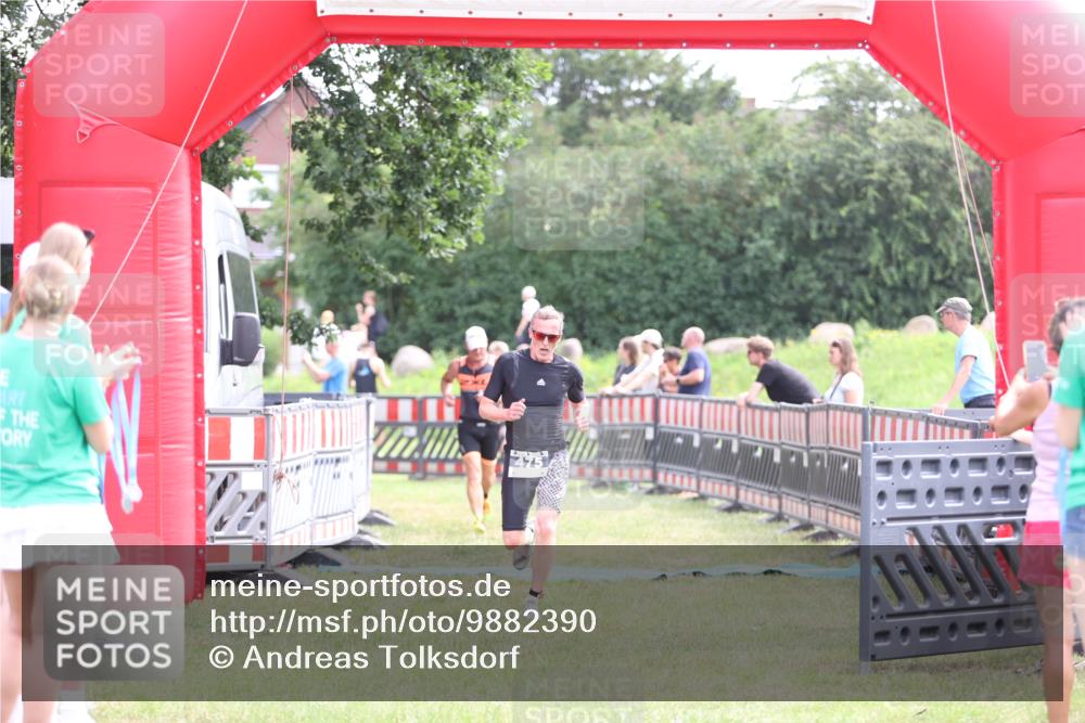21.06.2026 - 29. Vierlanden-Triathlon Andreas Tolksdorf http://msf.ph/oto/9882390 21.06.2026 11:23:04 Ziel 443, 471, 475, 443, 471, 475 meine-sportfotos.de