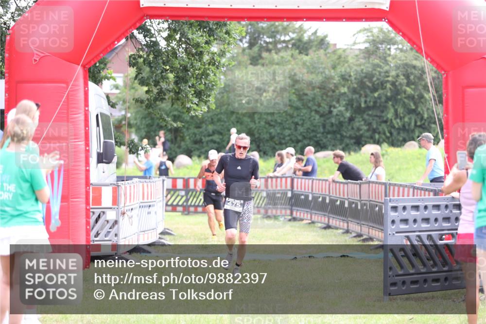 21.06.2026 - 29. Vierlanden-Triathlon Andreas Tolksdorf http://msf.ph/oto/9882397 21.06.2026 11:23:04 Ziel 443, 471, 475, 443, 471, 475 meine-sportfotos.de