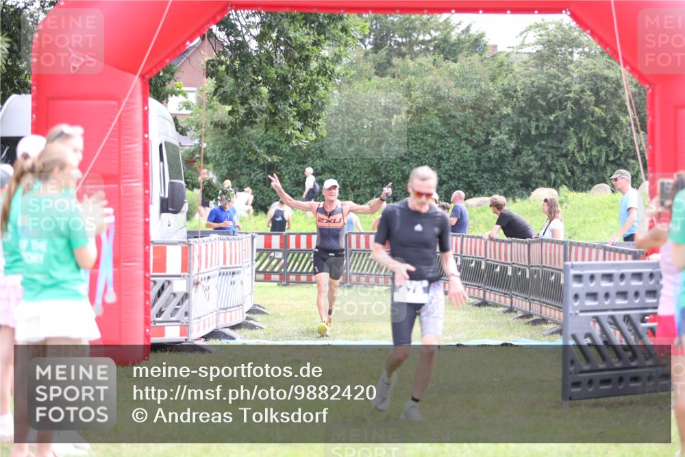 21.06.2026 - 29. Vierlanden-Triathlon Andreas Tolksdorf http://msf.ph/oto/9882420 21.06.2026 11:23:06 Ziel 443, 471, 475, 443, 471, 475 meine-sportfotos.de