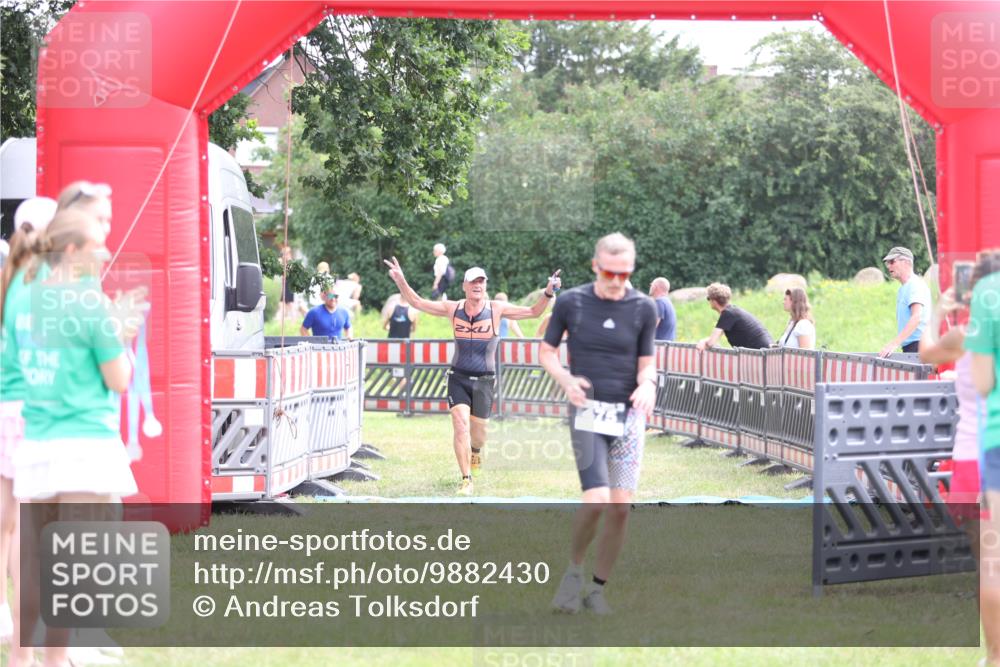 21.06.2026 - 29. Vierlanden-Triathlon Andreas Tolksdorf http://msf.ph/oto/9882430 21.06.2026 11:23:06 Ziel 443, 471, 475, 443, 471, 475 meine-sportfotos.de