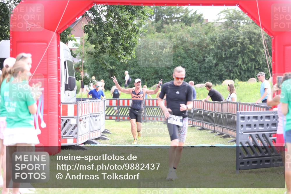 21.06.2026 - 29. Vierlanden-Triathlon Andreas Tolksdorf http://msf.ph/oto/9882437 21.06.2026 11:23:06 Ziel 443, 471, 475, 443, 471, 475 meine-sportfotos.de